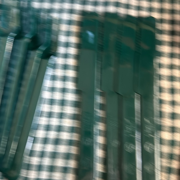 Adorable picnic basket. Approx 12” x 18” and 8” deep. Green checked liner - Picture 9 of 10